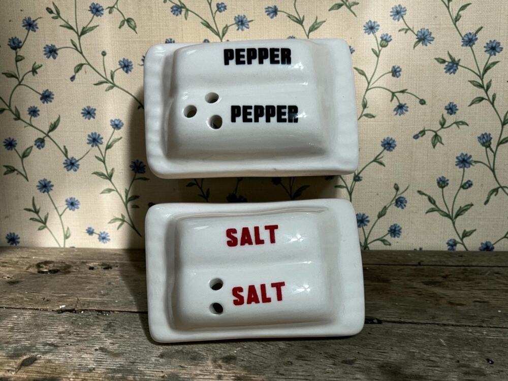 Cracker Barrel Salt And Pepper Packet Salt And Pepper Shaker Set New Retro